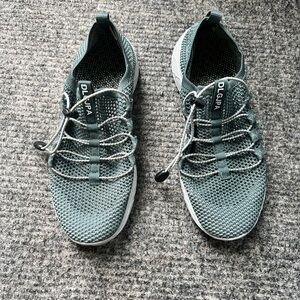DLGJPA aquatic shoe size 38/7.5. Greenish gray color. Quick dry, mesh upper.
